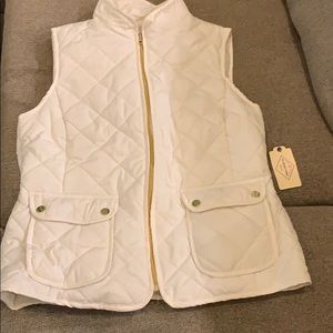 Sleeveless vest with gold zipper